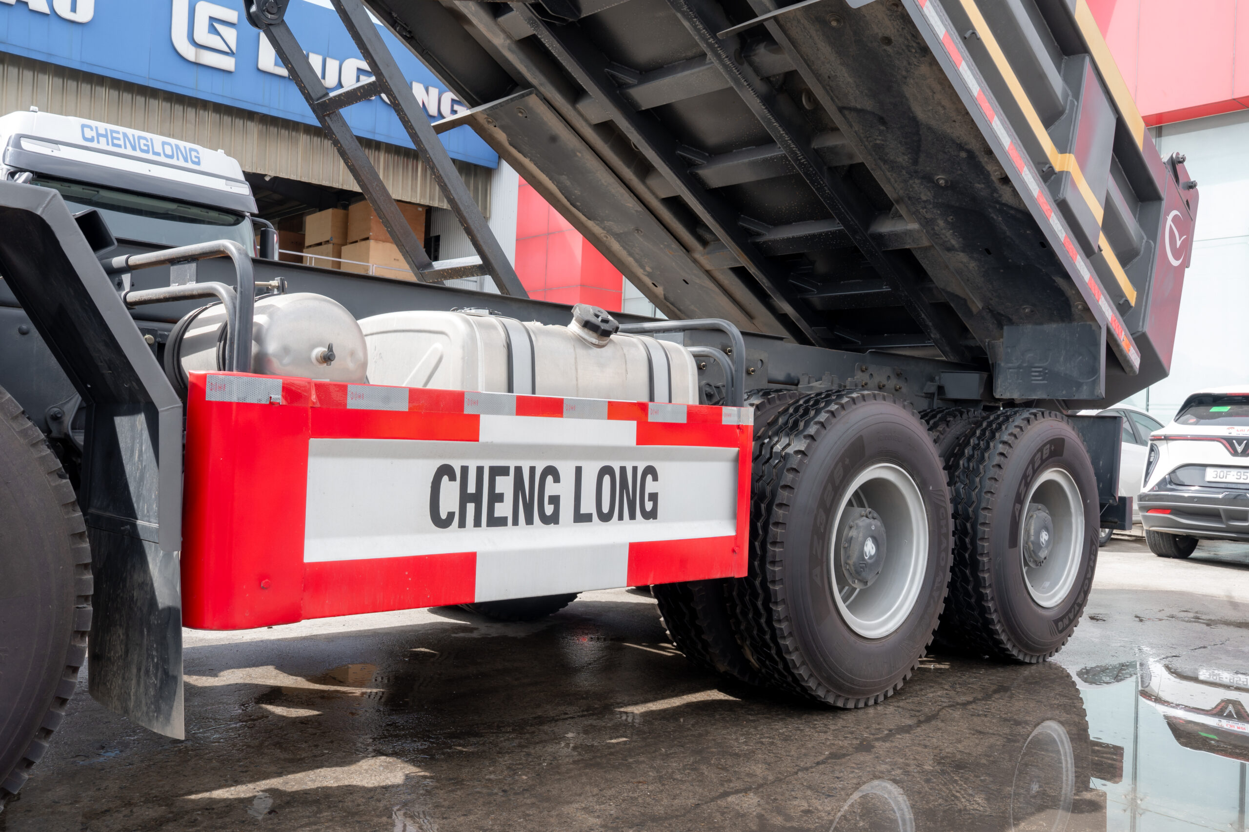 XE TẢI BEN CHENGLONG H7 400 HP (8X4) CẦU DẦU 2 DSC09826 scaled